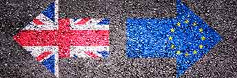 Britiske og europæiske flag symboliserer produktcertificering og markedsadgang efter Brexit.